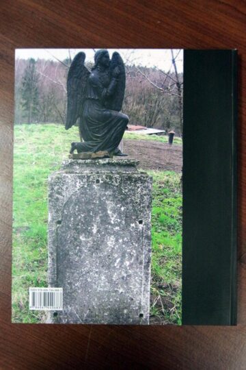 Albumul „Prin labirintul umbrelor” de Tiberiu Cosovan, lansat ieri la Biblioteca Bucovinei „I.G. Sbiera”
