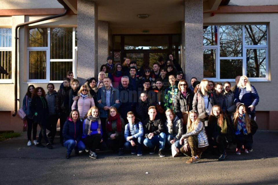 Participanți din șase țări la prima activitate transnațională de învățare a antreprenoriatului social, găzduită de CNI "Spiru Haret" Participanți din șase țări la prima activitate transnațională de învățare a antreprenoriatului social, găzduită de CNI "Spiru Haret"