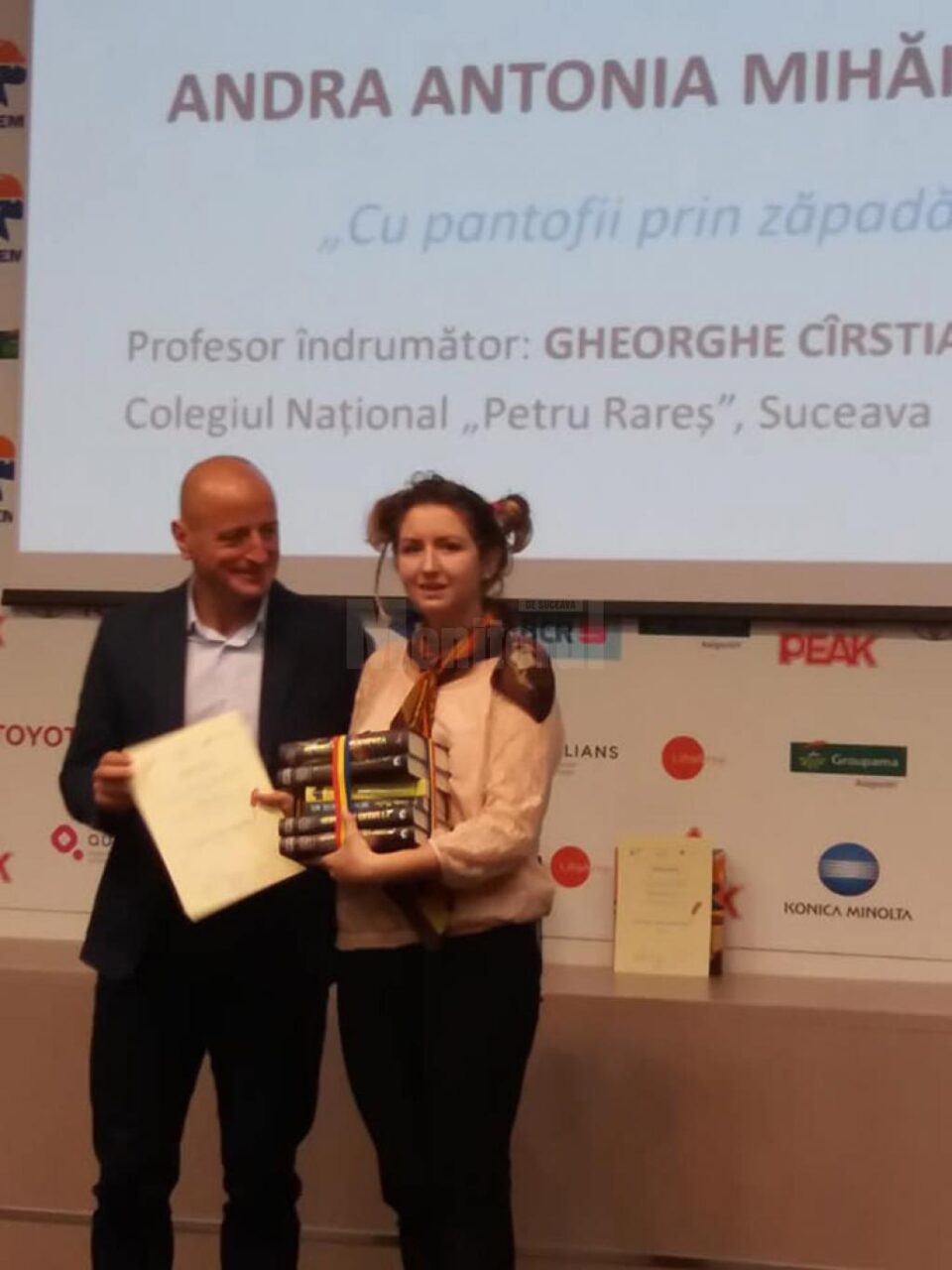 Antonia Andra Mihăilescu, primindu-și premiul