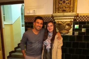 Scriitorul Yamen Manaï și masteranda Ana-Maria Antonesei