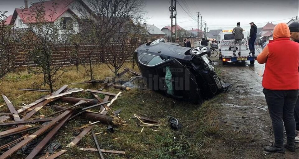 O tânără a scăpat ca prin minune dintr-un accident rutier violent