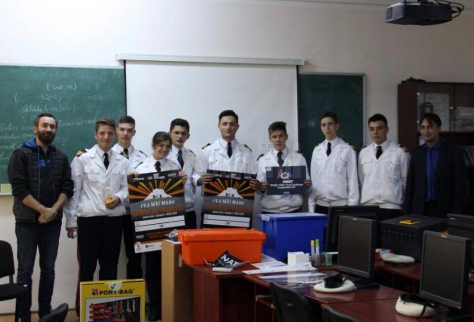 Elevii parcurg etapele First Tech Challenge Foto Georgiana Lupu