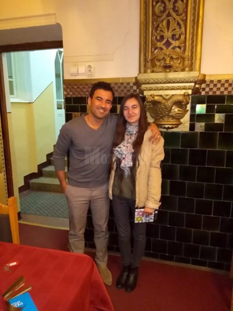 Scriitorul Yamen Manaï și masteranda Ana-Maria Antonesei