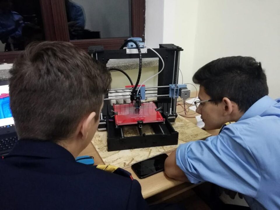 Elevii militari se pregătesc pentru cea mai mare competiție de robotică și tehnologie din țară
