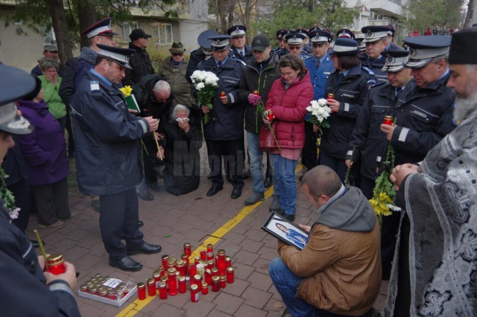 Comemorare cu flori și lumânări a femeii accidentate mortal, miercuri, pe trecerea de pietoni