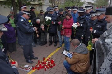 Comemorare cu flori și lumânări a femeii accidentate mortal, miercuri, pe trecerea de pietoni