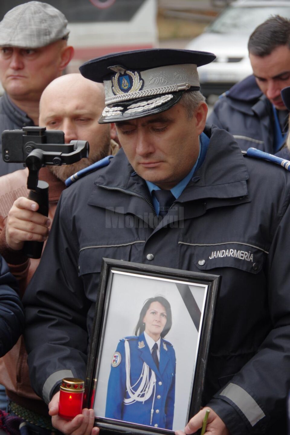 Comemorare cu flori și lumânări a femeii accidentate mortal, miercuri, pe trecerea de pietoni