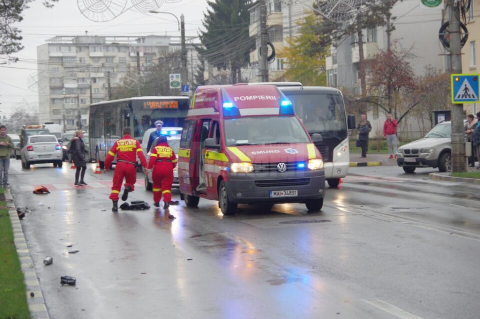 Locul accidentului în care fetița a fost rănită grav și mama acesteia a fost accidentată mortal