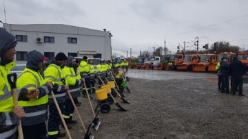 34 de utilaje și peste 1700 de tone de antiderapant, pregătite pentru deszăpezire pe străzile Sucevei
