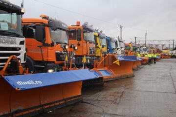 34 de utilaje și peste 1700 de tone de antiderapant, pregătite pentru deszăpezire pe străzile Sucevei