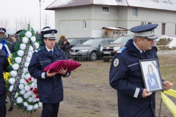 Două femei, mame a trei copii, conduse pe ultimul drum, la sfârșitul unei săptămâni negre