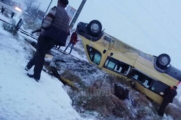 Microbuzul implicat în accident