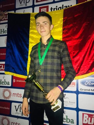Medalii pentru sportivii de la Clubul ACS Invictus Moldovița la un concurs desfășurat în Serbia