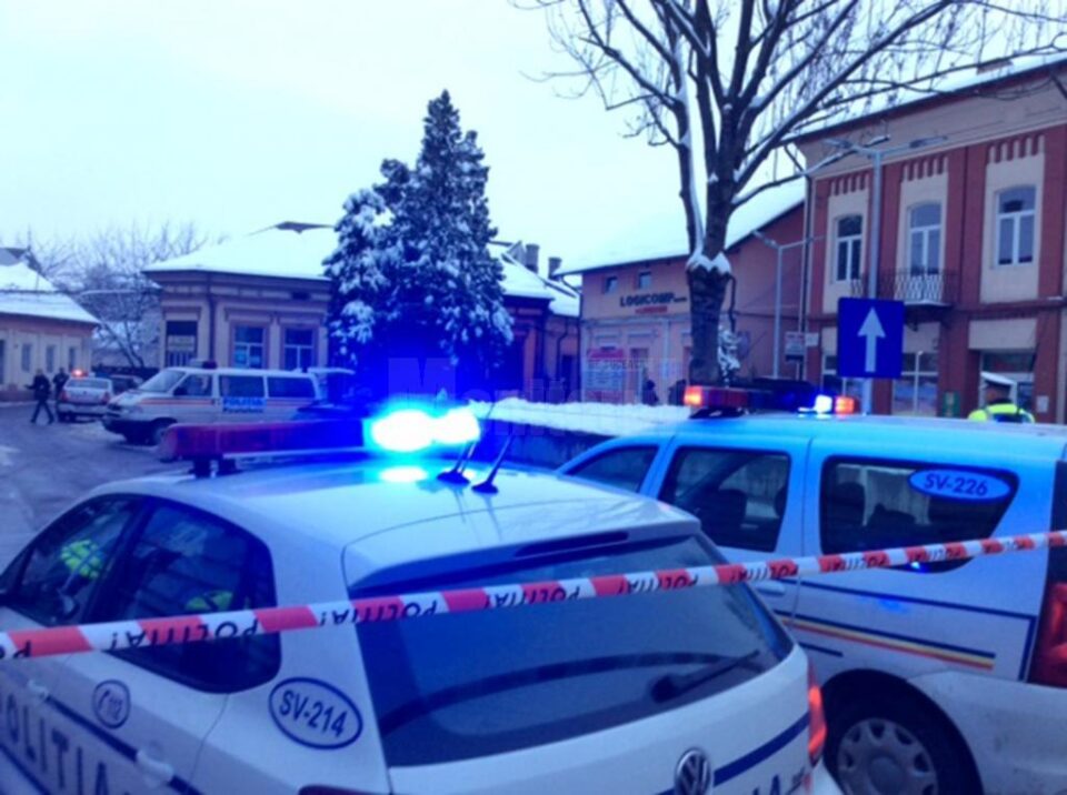 Geamantan suspect detonat de pirotehniști chiar în centrul municipiului Rădăuți