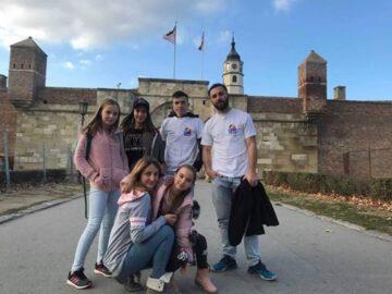 Medalii pentru sportivii de la Clubul ACS Invictus Moldovița la un concurs desfășurat în Serbia