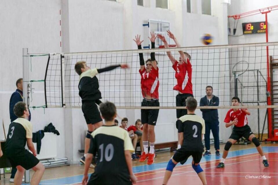 Echipa de volei speranțe (juniori III) a Clubului Sportiv Școlar „Nicu Gane” din Fălticeni a început foarte bine acest sezon al Campionatului Național Echipa de volei speranțe (juniori III) a Clubului Sportiv Școlar „Nicu Gane” din Fălticeni a început foarte bine acest sezon al Campionatului Național