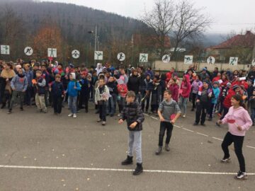 Elevi, părinți și profesori humoreni au participat la dezbateri cu privire la fenomenul violenței asupra copiilor