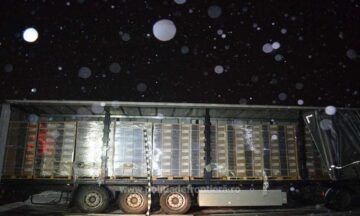 Captură record de țigări de contrabandă în PTF Siret: aproape un milion de pachete care fuseseră ascunse în două tiruri poloneze