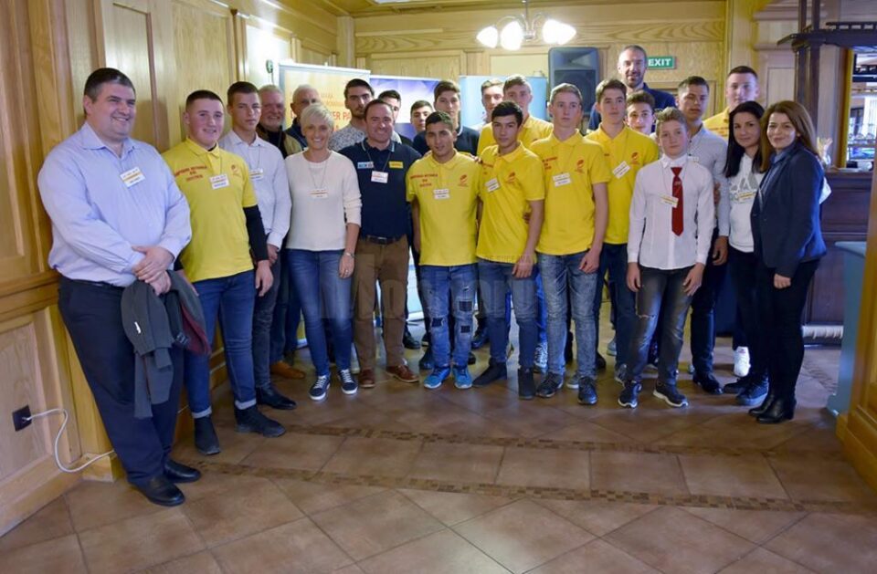 Bursierii programului „Rugby pentru toți copiii” 2018 și-au întâlnit mentorii la Gura Humorului Bursierii programului „Rugby pentru toți copiii” 2018 și-au întâlnit mentorii la Gura Humorului