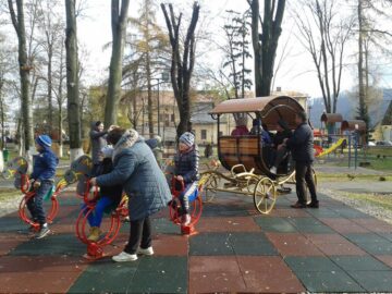 Elevi, părinți și profesori humoreni au participat la dezbateri cu privire la fenomenul violenței asupra copiilor