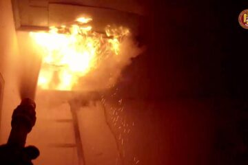 A aruncat la întâmplare o țigară aprinsă și a provocat un incendiu
