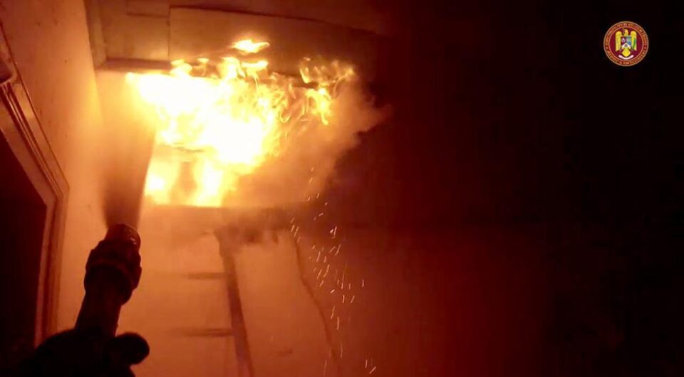 A aruncat la întâmplare o țigară aprinsă și a provocat un incendiu