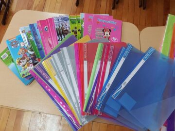 Daruri pentru preșcolarii de la Șcheia din partea elevilor de la Școala „Miron Costin” și Colegiul „Ștefan cel Mare”
