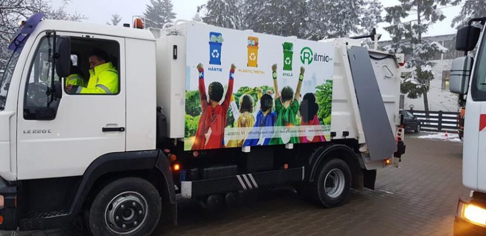 Mașini de gunoi inscripționate special vor ridica separat deșeurile reciclabile