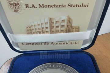 Consilierii județeni au primit medalia “Bucovina 100"