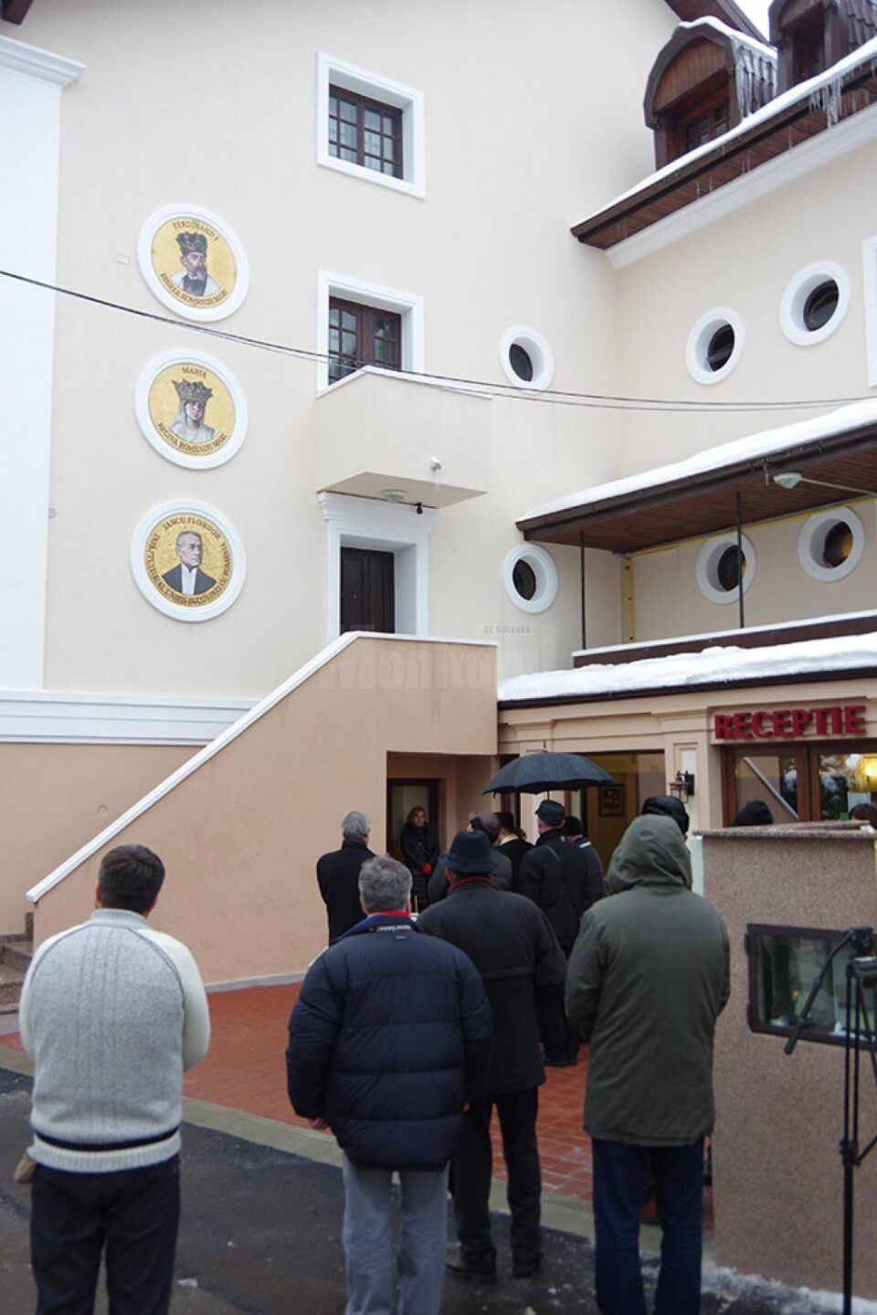 Personalități ale Unirii, imortalizate pe peretele exterior al vilei
