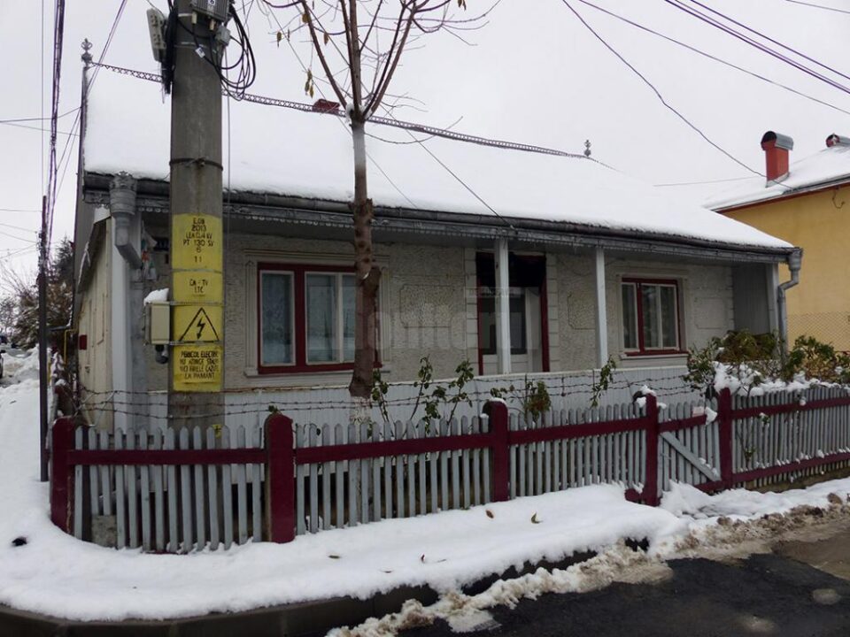 Locuința în care s-a petrecut nenorocirea, în urma căreia cei doi bătrâni și-au pierdut viața Locuința în care s-a petrecut nenorocirea, în urma căreia cei doi bătrâni și-au pierdut viața