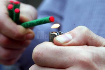 Petardele din clasele interzise prin lege sunt interzise de a fi comercializate