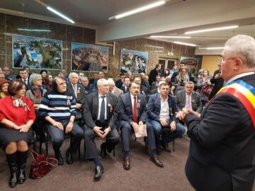 Ședință festivă de Consiliu Local și dezvelirea unei plăci de aniversare a Centenarului, la Primăria Suceava