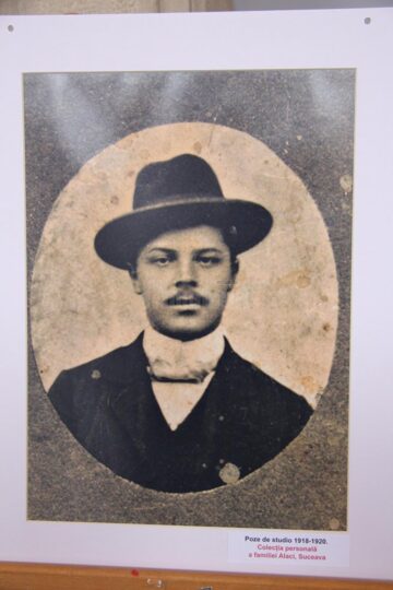 O expoziție cu 177 de fotografii inedite, de acum 100 de ani, poate fi admirată în Sala de Bal a Gării Burdujeni