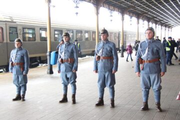 O expoziție cu 177 de fotografii inedite, de acum 100 de ani, poate fi admirată în Sala de Bal a Gării Burdujeni