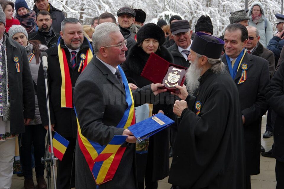 „Cetățenii Centenarului”, premiați de Ziua Bucovinei, la statuia lui Ștefan cel Mare
