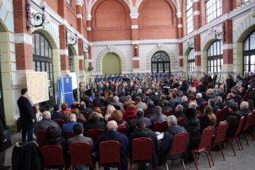 O expoziție cu 177 de fotografii inedite, de acum 100 de ani, poate fi admirată în Sala de Bal a Gării Burdujeni