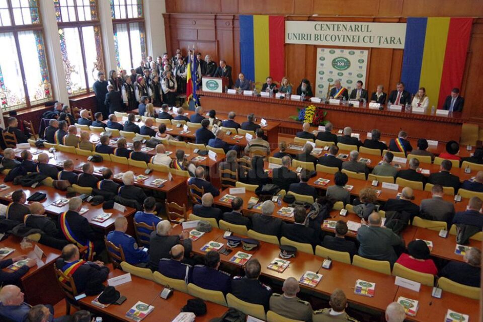Sala Ștefan cel Mare s-a dovedit neîncăpătoare la ședința solemna a CJ Suceava