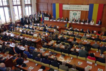 Sala Ștefan cel Mare s-a dovedit neîncăpătoare la ședința solemna a CJ Suceava