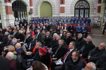 O expoziție cu 177 de fotografii inedite, de acum 100 de ani, poate fi admirată în Sala de Bal a Gării Burdujeni