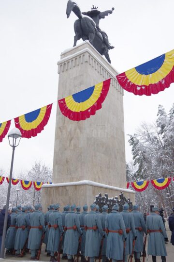 Statuia ecvestră a lui Ștefan cel Mare, reinaugurată de Ziua Bucovinei, cu cântece patriotice și artificii tricolore
