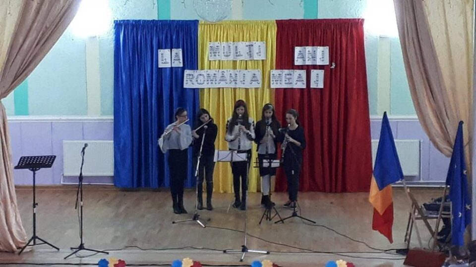 Elevii și cadrele didactice de la școlile din Salcea, Văratec, Prelipca au sărbătorit recent Centenarul Marii Uniri și Ziua Bucovinei