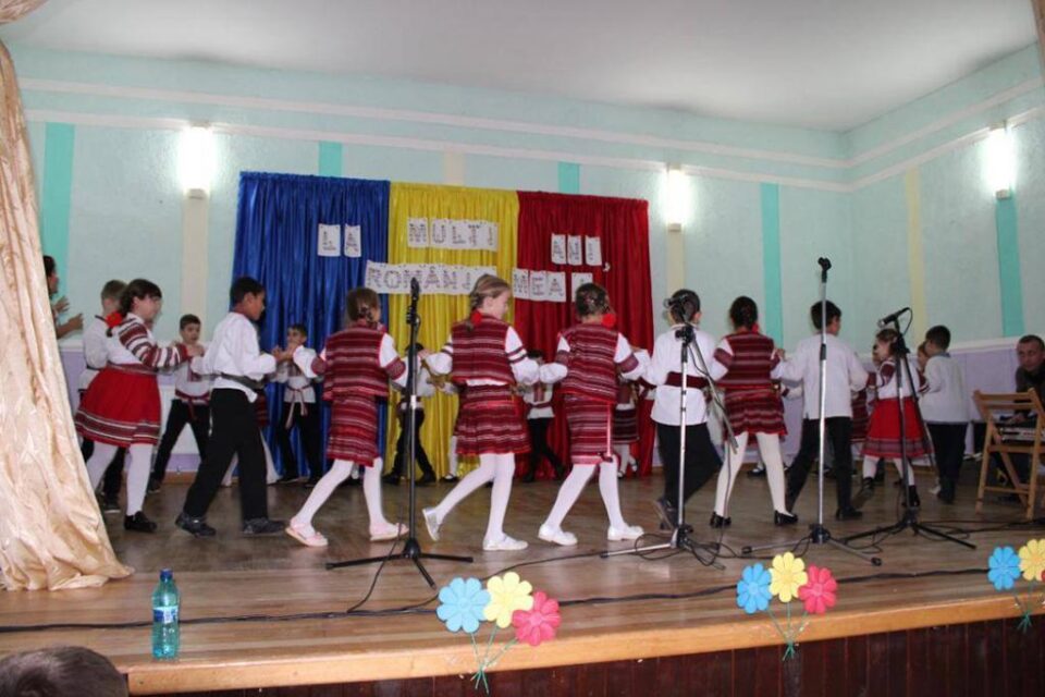 Elevii și cadrele didactice de la școlile din Salcea, Văratec, Prelipca au sărbătorit recent Centenarul Marii Uniri și Ziua Bucovinei