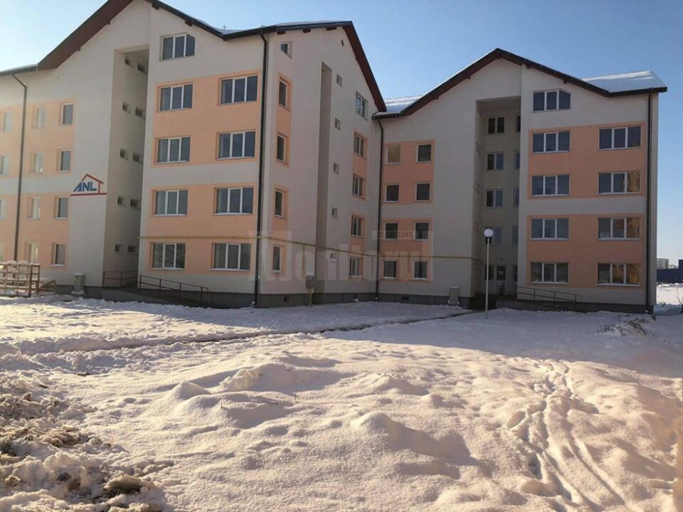 Cheile noilor locuințe ANL au fost împărțite vineri, la sediul Primăriei Suceava
