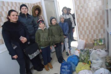 Elevii Școlii Gimnaziale Pârteștii de Sus au donat peste o tonă de fructe și legume copiilor din Centrul de plasament Solca