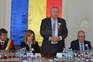 Inițiatorii Proiectului ansamblului monumental al elitelor din Fălticeni au primit titlul de Cetățean de Onoare