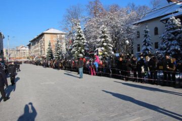 Numeroși suceveni au înfruntat gerul pentru a asista la paradă