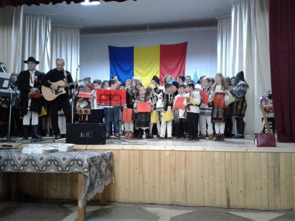 Ziua Națională a României, marcată de elevii Școlii Gimnaziale Ciocănești Ziua Națională a României, marcată de elevii Școlii Gimnaziale Ciocănești