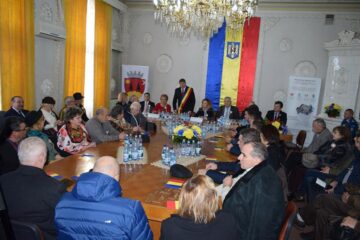 Inițiatorii Proiectului ansamblului monumental al elitelor din Fălticeni au primit titlul de Cetățean de Onoare