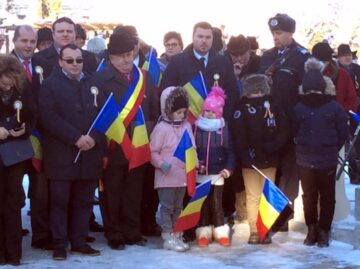 Ședință festivă de Consiliu Local, înmânări de diplome aniversare, depuneri de coroane, paradă militară și spectacol artistic de 1 Decembrie